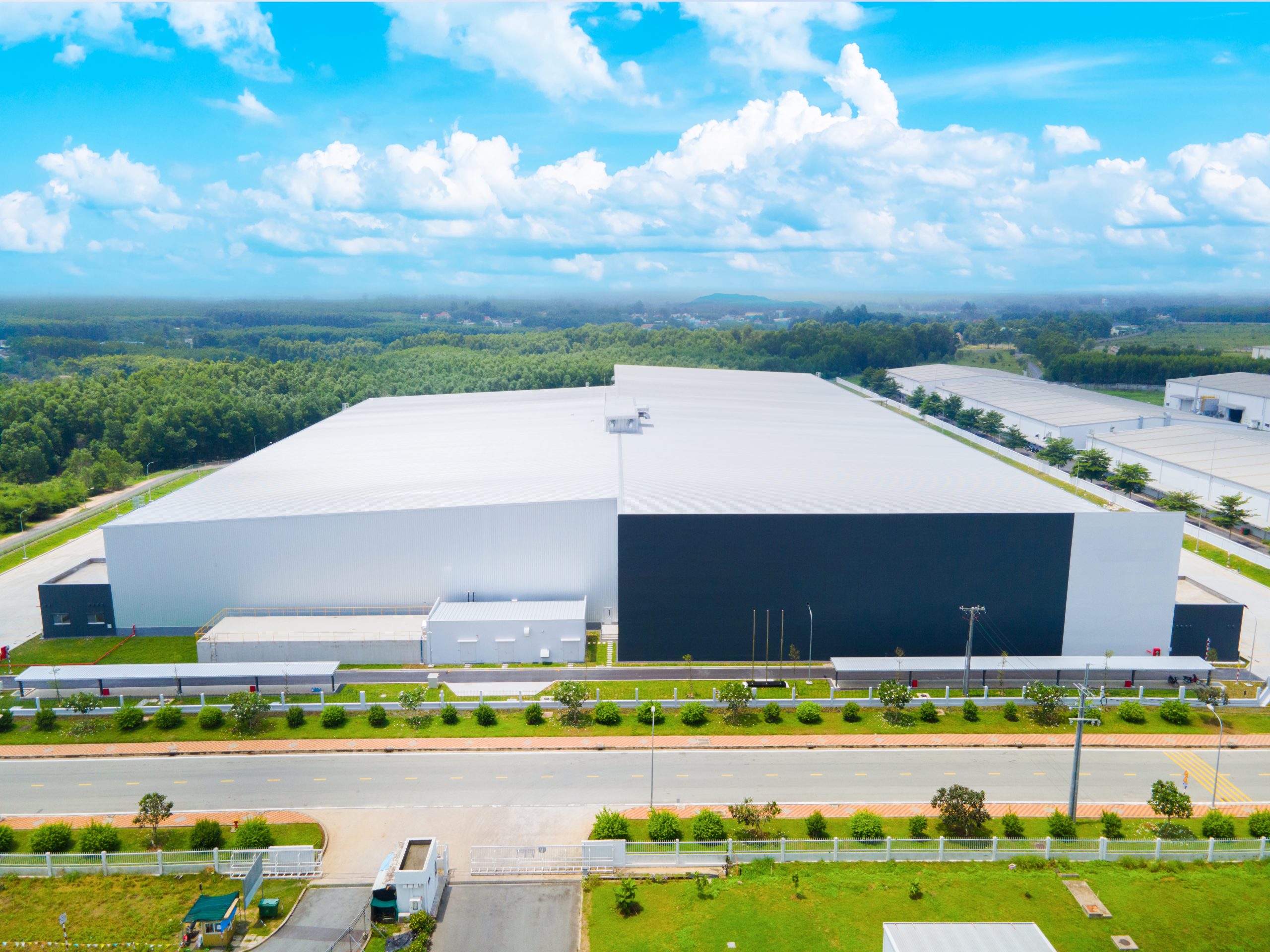 Bên ngoài kho ngoại quan tại Đồng Nai