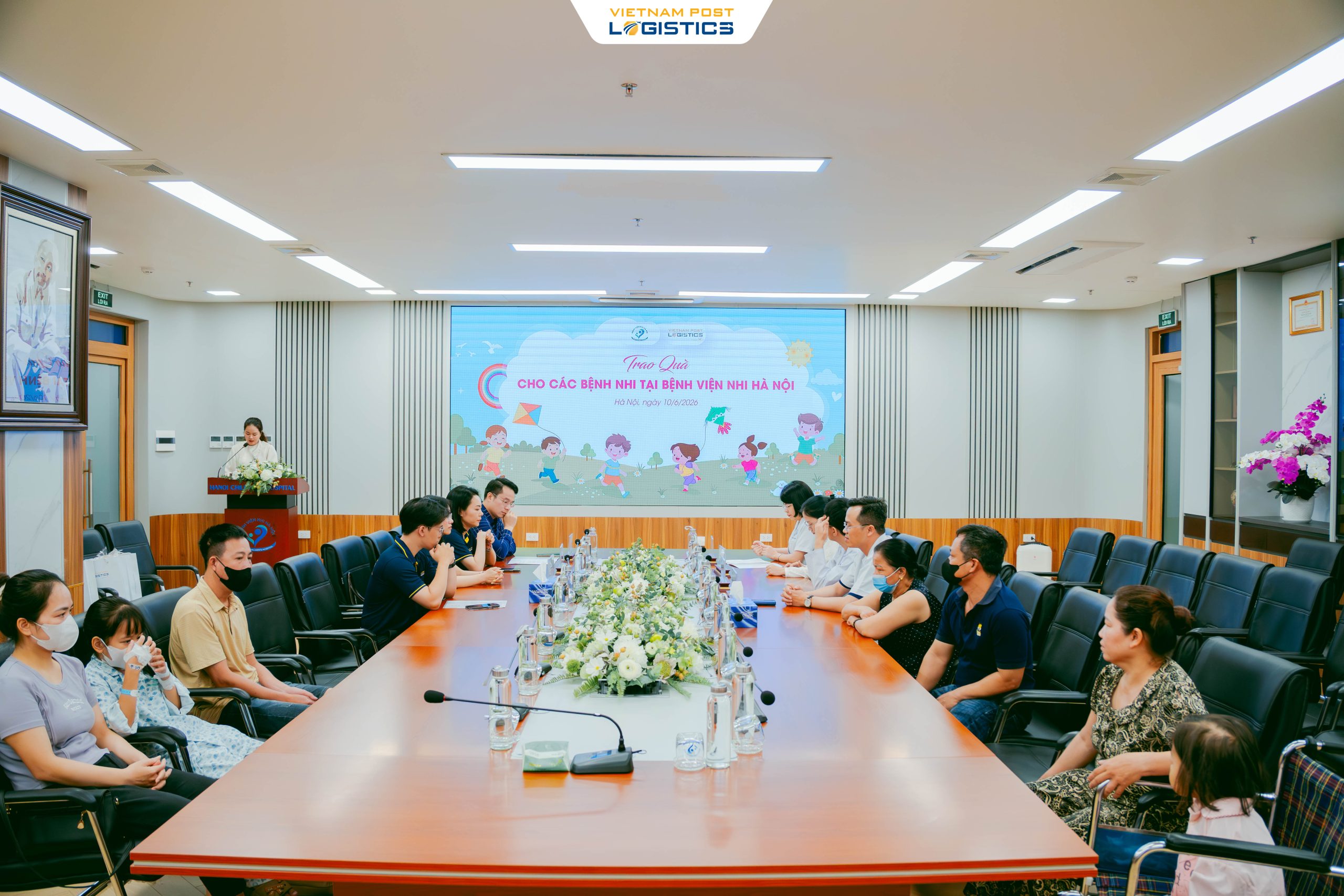 trao tặng tại bệnh nhi hà nội